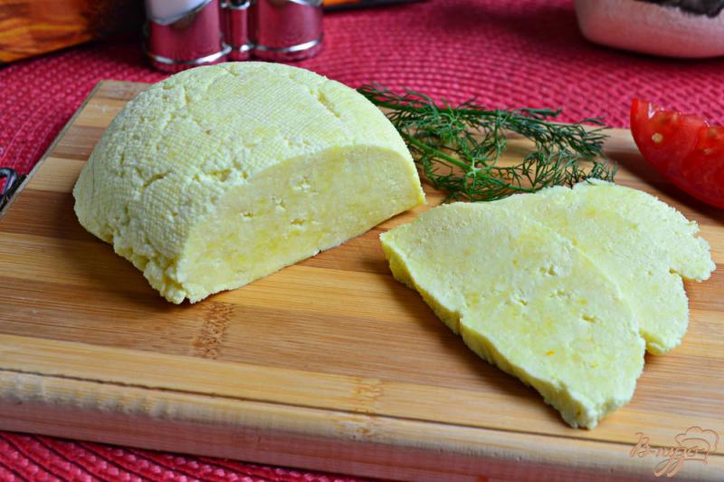 Фото приготовление рецепта: Домашний сыр с куркумой шаг №6