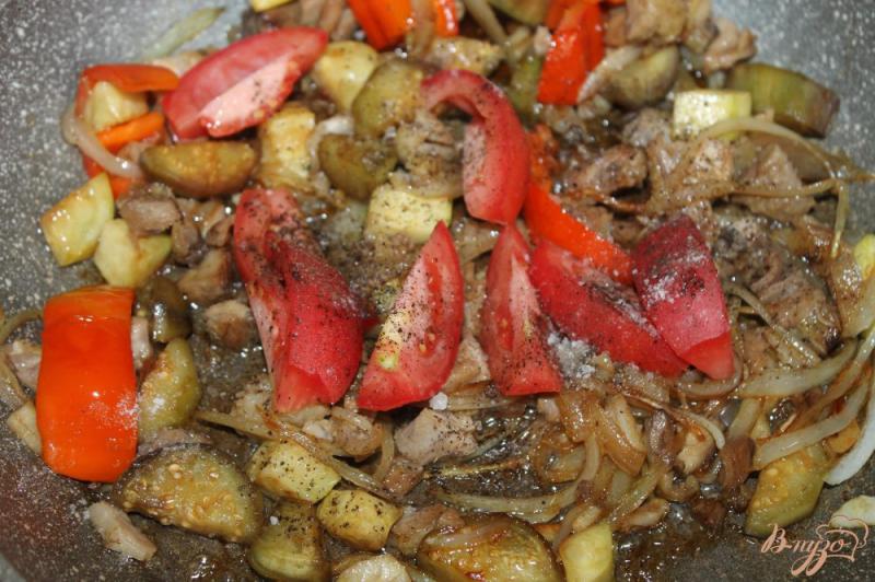 Фото приготовление рецепта: Тушеные овощи в соевом соусе с куриным мясом шаг №6