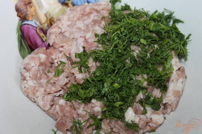 Фото приготовление рецепта: Свиные котлеты с зеленью фаршированные твердым сыром шаг №2