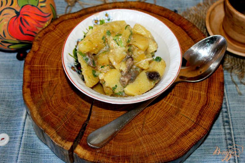 Фото приготовление рецепта: Тушенный картофель с цветной капустой и сердечками шаг №7