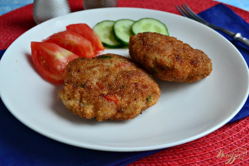 Фото приготовление рецепта: Куриные котлеты с болгарским перцем и зеленью шаг №6