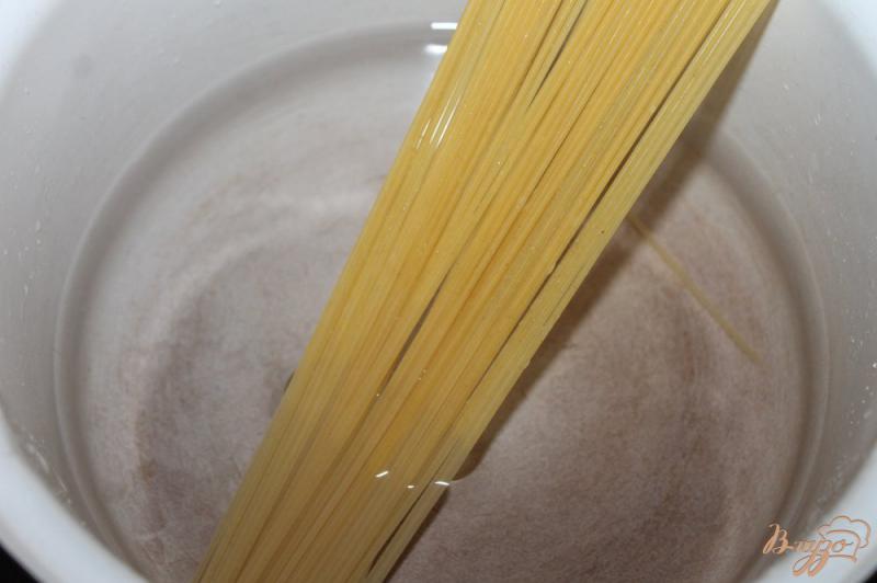 Фото приготовление рецепта: Спагетти в сливочном соусе с копченой грудинкой и тыквой шаг №2