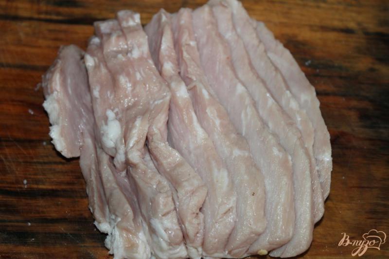Фото приготовление рецепта: Фаршированная свиная мякоть баклажаном, помидором и сыром шаг №1