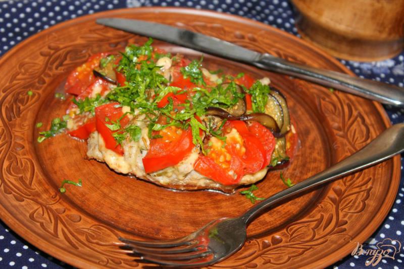 Фото приготовление рецепта: Фаршированная свиная мякоть баклажаном, помидором и сыром шаг №7