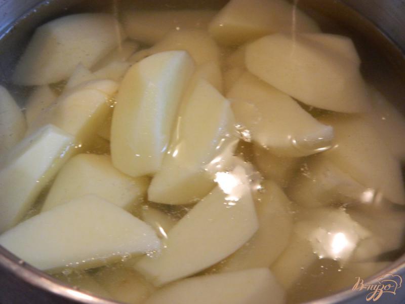 Фото приготовление рецепта: Отварной картофель с куриным мясом шаг №1