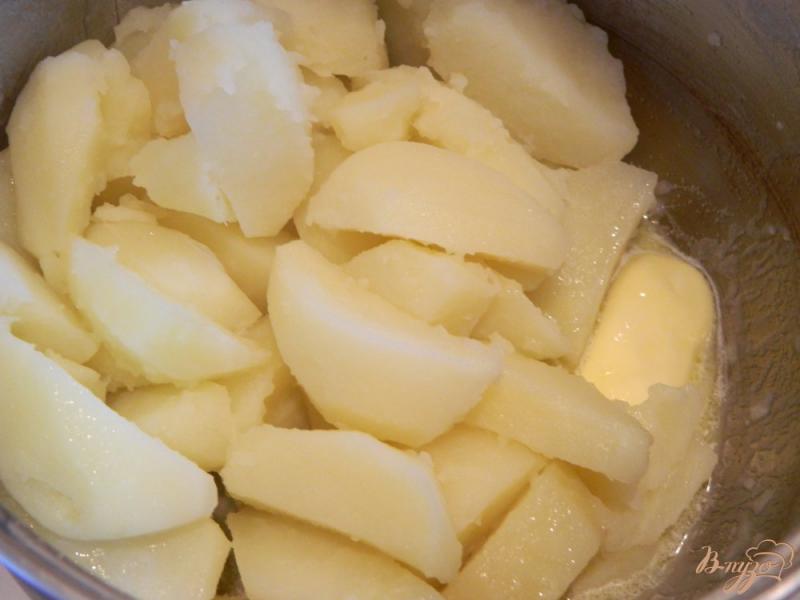 Фото приготовление рецепта: Отварной картофель с куриным мясом шаг №4