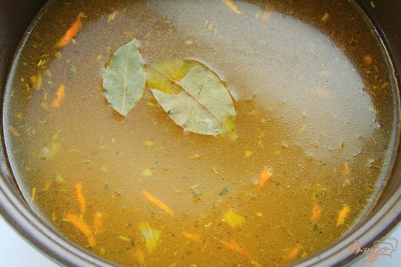 Фото приготовление рецепта: Суп с рыбной консервой и рисом в мультиварке шаг №4