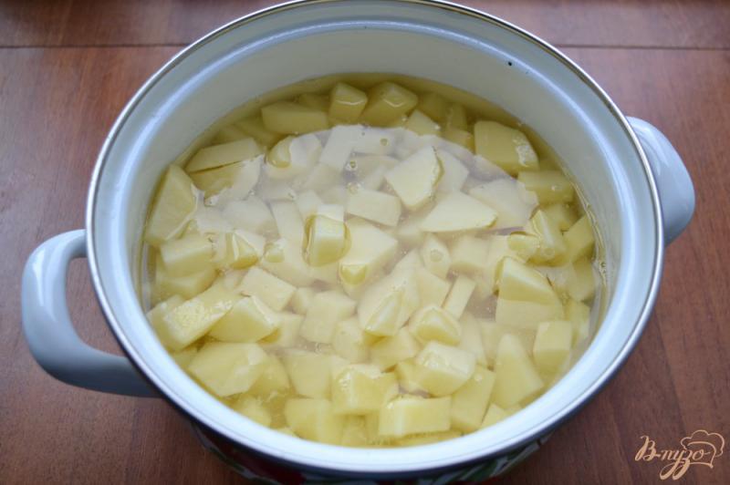 Фото приготовление рецепта: Картофель тушеный с грибами шаг №1