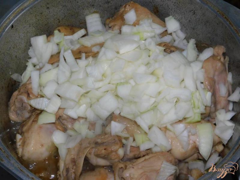 Фото приготовление рецепта: Курица тушеная с грушами шаг №2