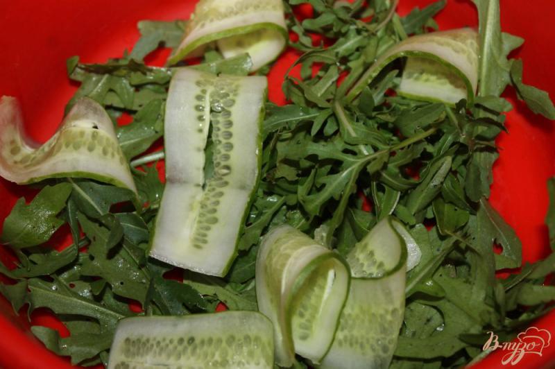 Фото приготовление рецепта: Салат из рукколы и брынзы шаг №2