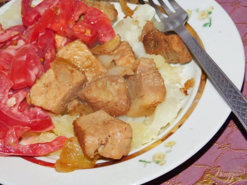 Фото приготовление рецепта: Мясо с красным вином и соевым соусом шаг №4