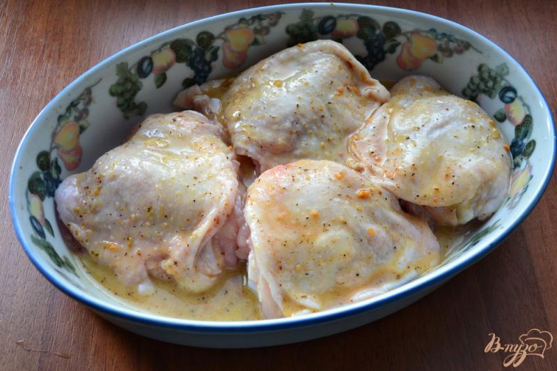 Фото приготовление рецепта: Куриные бедра, запеченные в соусе карри шаг №4