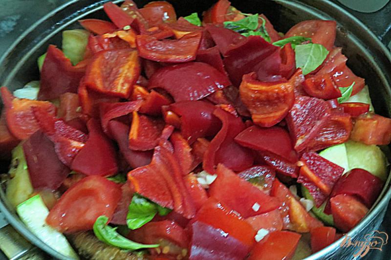 Фото приготовление рецепта: Свинина тушёная с овощами на сковороде шаг №11