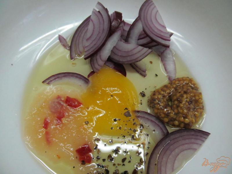 Фото приготовление рецепта: Салат с копченой грудинкой и грибами шаг №1