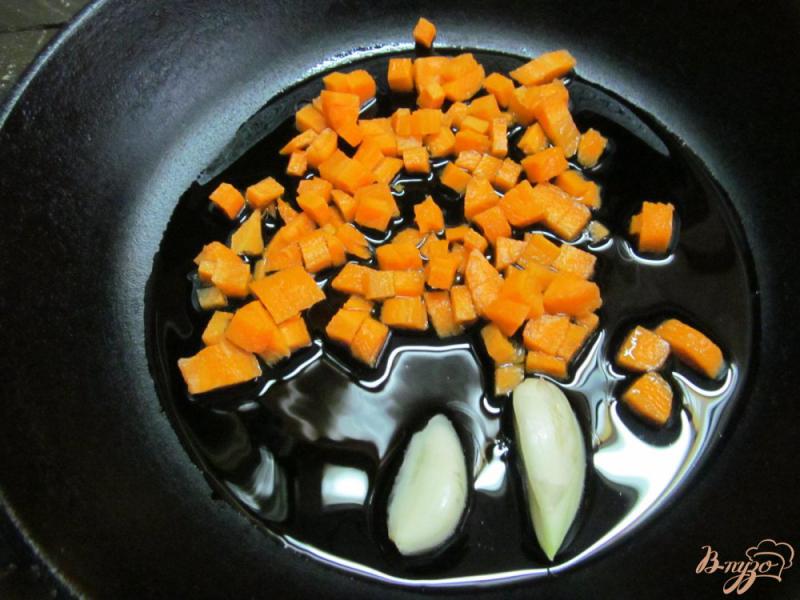 Фото приготовление рецепта: Теплый салат с полентой шаг №2