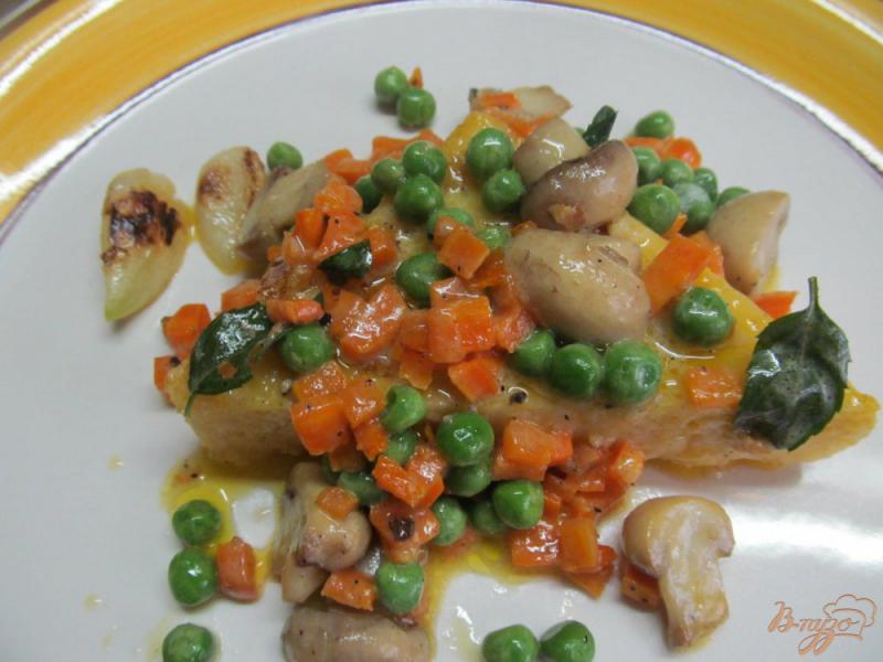 Фото приготовление рецепта: Теплый салат с полентой шаг №6