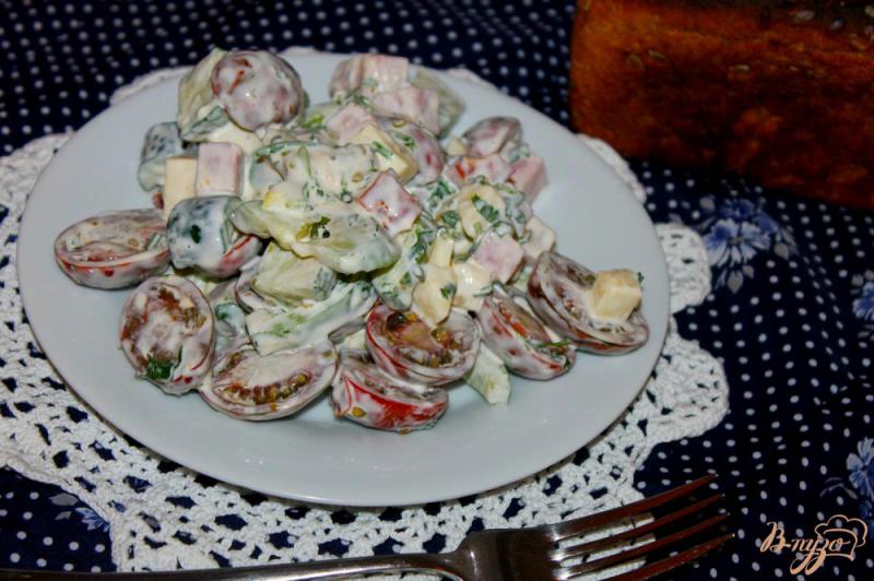 Фото приготовление рецепта: Салат с моцареллой, свиной грудинкой и перцем шаг №8