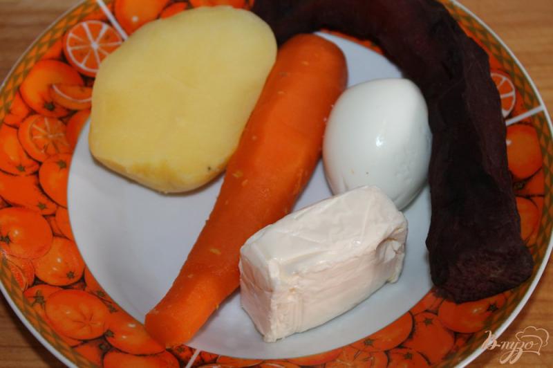 Фото приготовление рецепта: «Сельдь под шубой» из овощей и плавленого сыра шаг №1