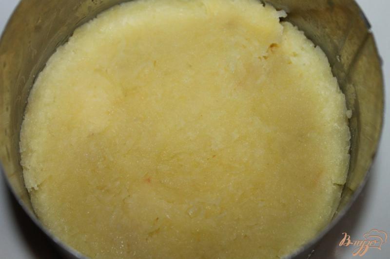 Фото приготовление рецепта: «Сельдь под шубой» из овощей и плавленого сыра шаг №4