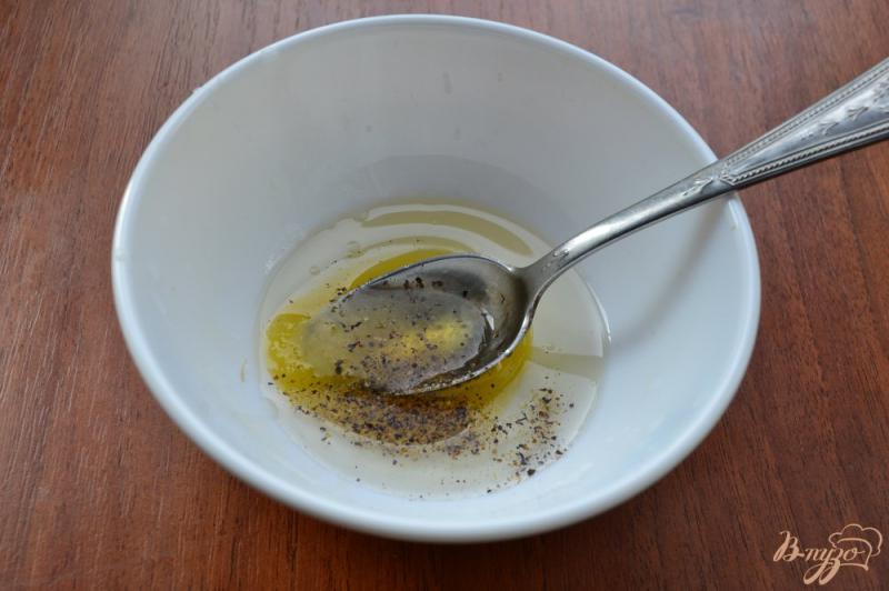 Фото приготовление рецепта: Салат из помидоров и слив шаг №3