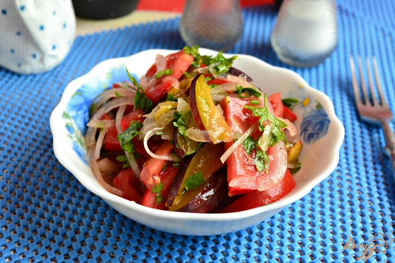 Фото приготовление рецепта: Салат из помидоров и слив шаг №5