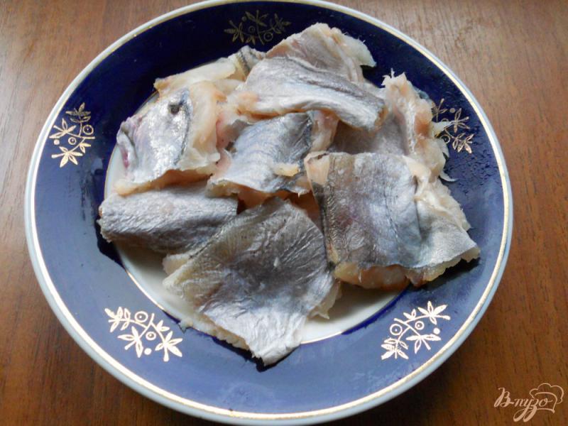 Фото приготовление рецепта: Картофель с рыбой в молочном соусе шаг №1