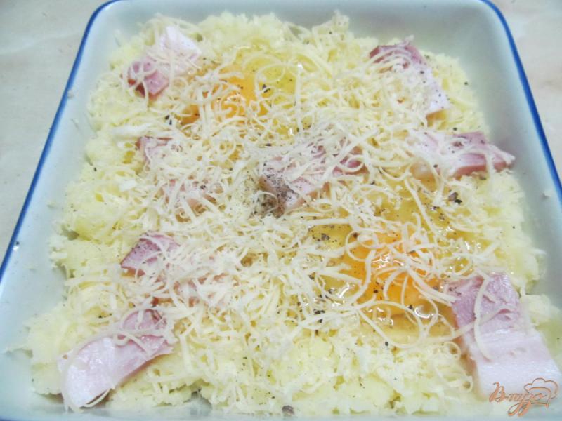 Фото приготовление рецепта: Запеканка - сырный картофель с яйцом шаг №4