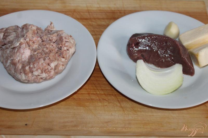 Фото приготовление рецепта: Свиные котлеты с печенью и сыром шаг №1