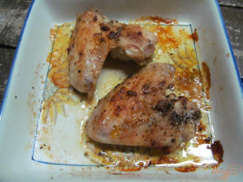 Фото приготовление рецепта: Куриные крылья с соусом из сладкого горошка шаг №3