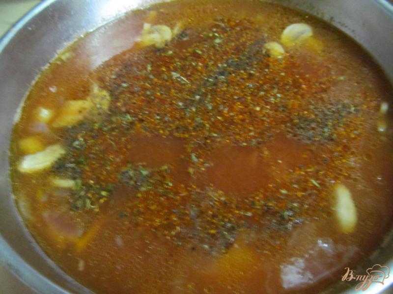 Фото приготовление рецепта: Фасолевый суп с чечевицей и грибами шаг №8