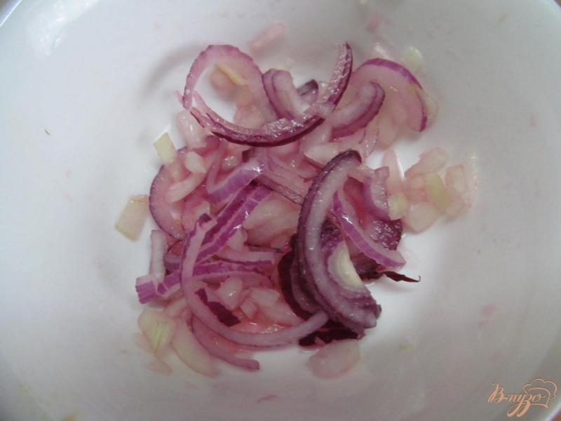 Фото приготовление рецепта: Куриный салат с овощами и рисом шаг №2