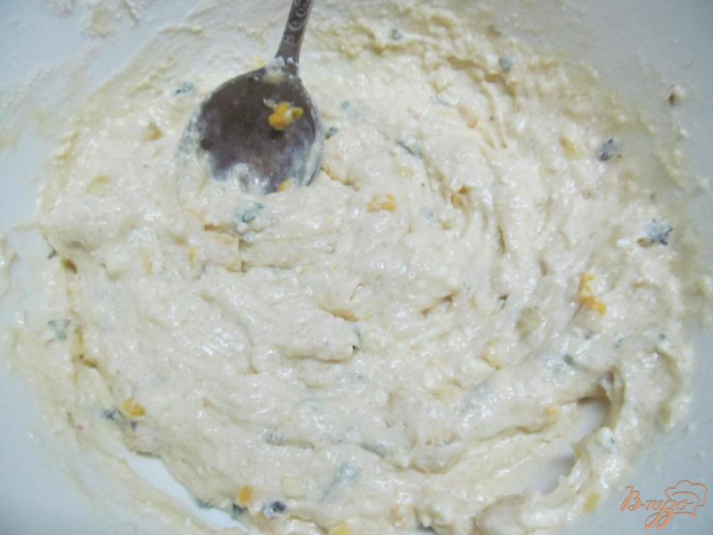 Фото приготовление рецепта: Оладьи с творогом кукурузой и бананом шаг №5