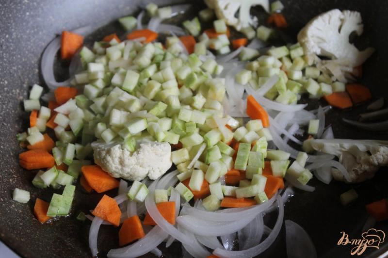 Фото приготовление рецепта: Рис с цветной капустой  и фаршем шаг №2