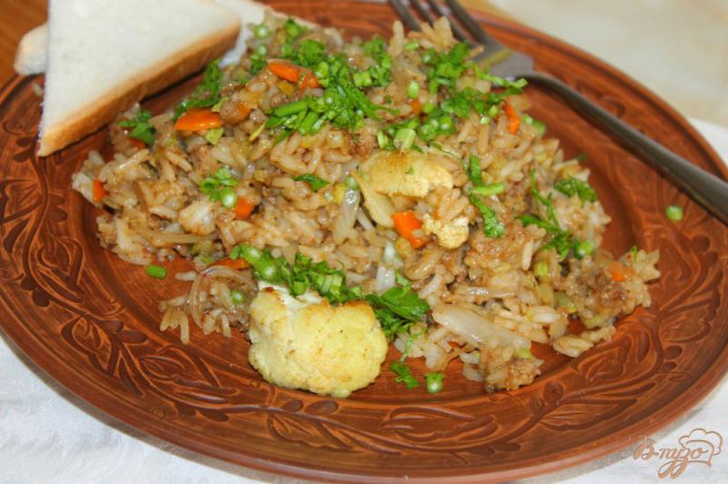 Фото приготовление рецепта: Рис с цветной капустой  и фаршем шаг №7