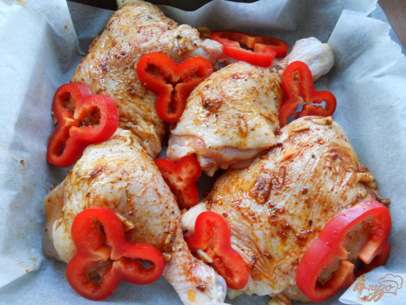 Фото приготовление рецепта: Куриные окорочка с паприкой и чесноком шаг №4