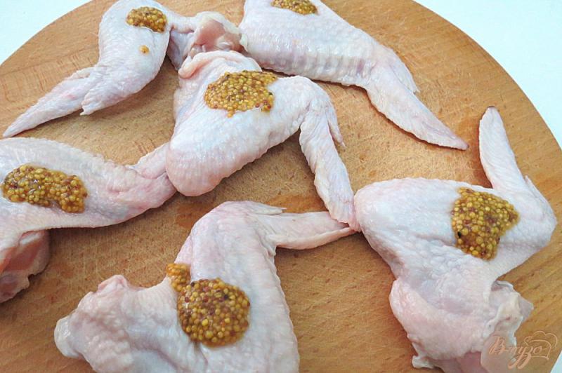 Фото приготовление рецепта: Куриные крылышки запеченные с картофелем шаг №2