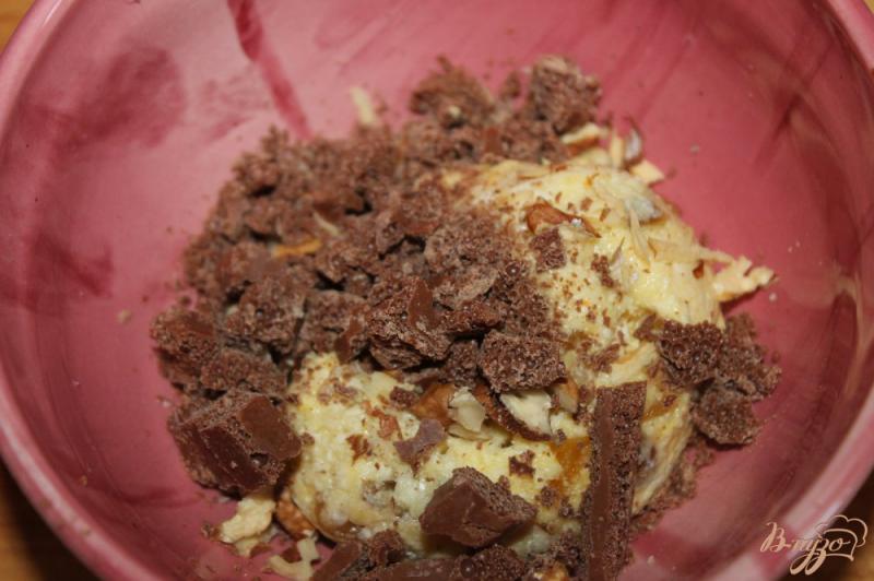 Фото приготовление рецепта: Груши с начинкой из творога с сухофруктами и шоколадом шаг №4