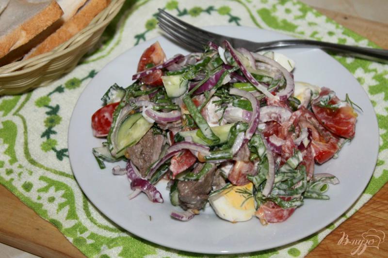 Фото приготовление рецепта: Салат с яйцом, отварным мясом и овощами шаг №8