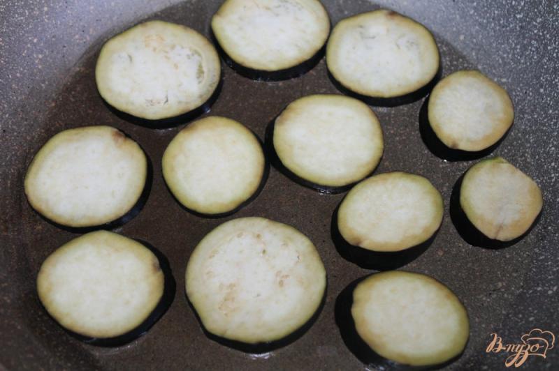Фото приготовление рецепта: Закуска из баклажан с мясом и помидорами шаг №2