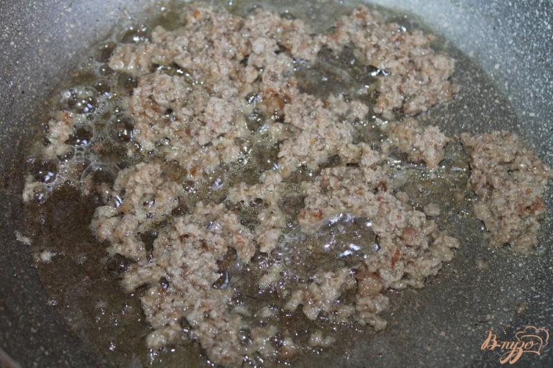Фото приготовление рецепта: Закуска из баклажан с мясом и помидорами шаг №4