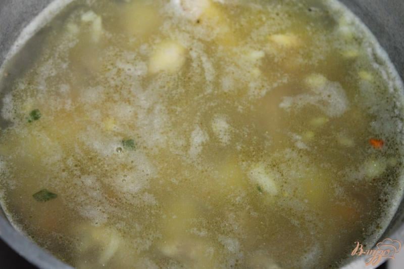 Фото приготовление рецепта: Картофельный суп с курицей и сливками шаг №4