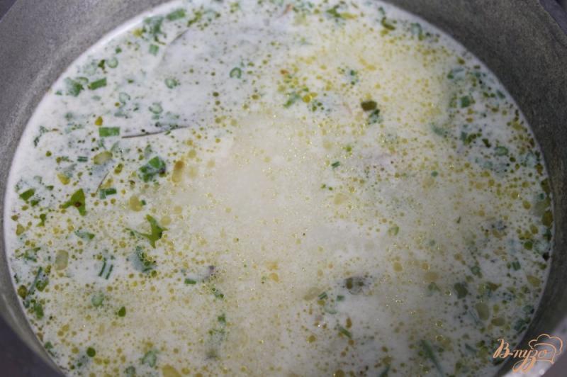 Фото приготовление рецепта: Картофельный суп с курицей и сливками шаг №6