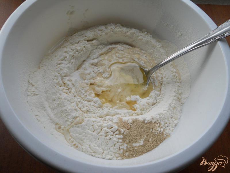 Фото приготовление рецепта: Домашний хлеб на молоке с медом шаг №2