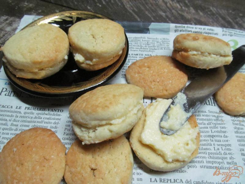 Фото приготовление рецепта: Песочное печенье с кремом шаг №11