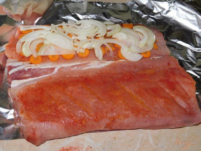 Фото приготовление рецепта: Запеченное мясо с начинкой шаг №3