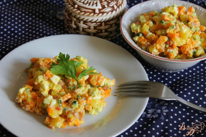 Фото приготовление рецепта: Салат из свиной грудинки с яйцом, картофелем и морковью шаг №6
