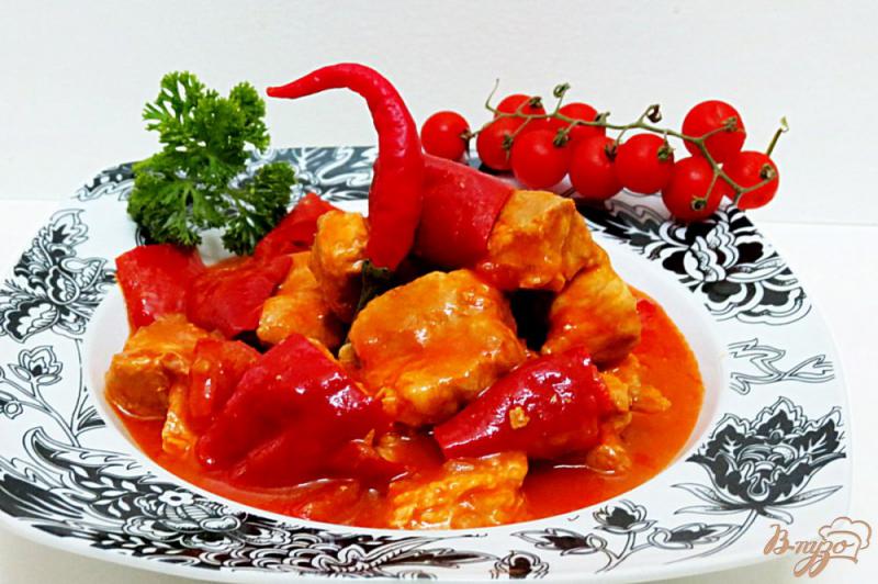 Фото приготовление рецепта: Свинина в остром соусе с болгарским перцем шаг №11