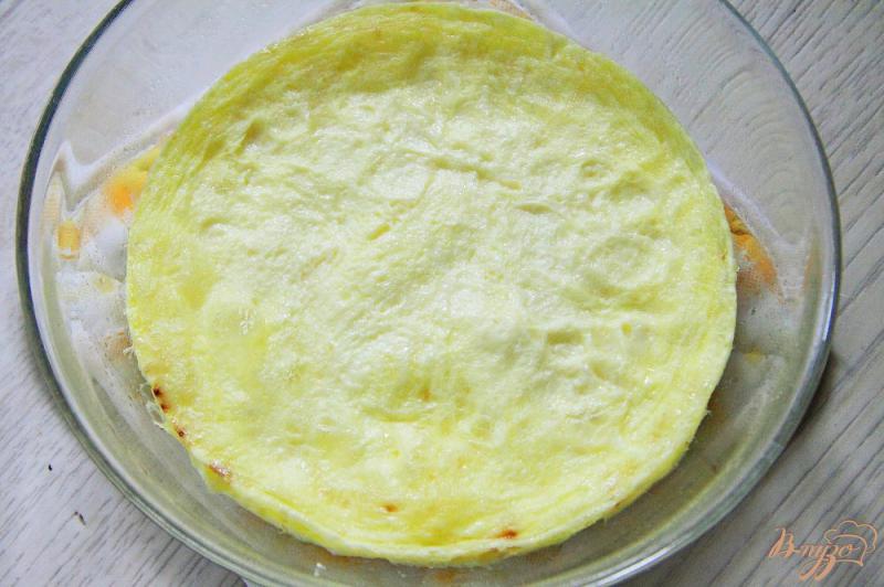 Фото приготовление рецепта: Омлет с сыром в микроволновке шаг №5
