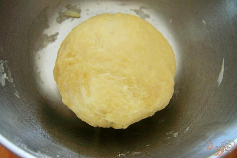 Фото приготовление рецепта: Пирог улитка с яблоками шаг №2