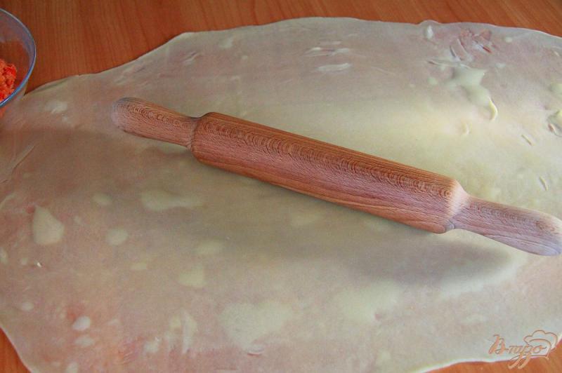 Фото приготовление рецепта: Пирог улитка с яблоками шаг №6